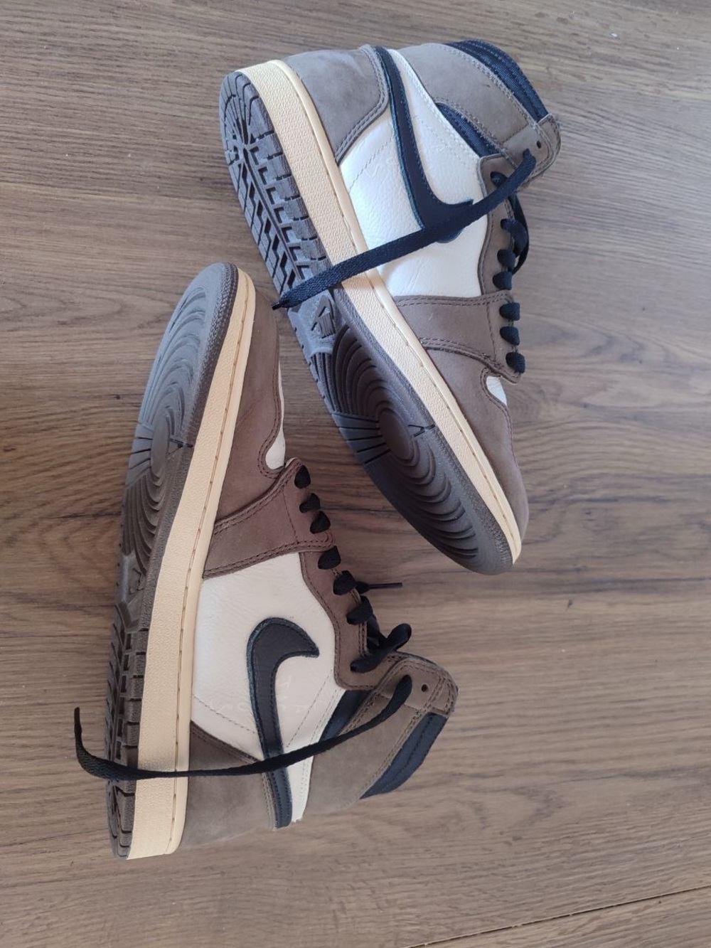 Travis Scott x Air Jordan 1 Retro High OG 'Mocha' (Size US 8.5)